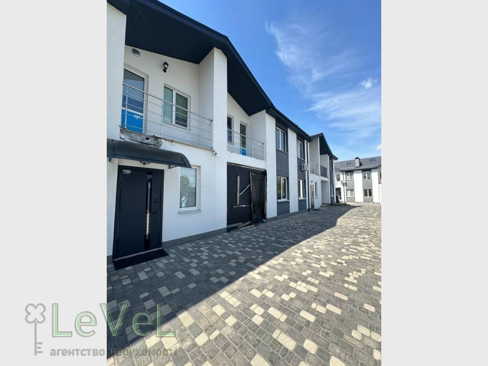 1000variantiv Real Estate