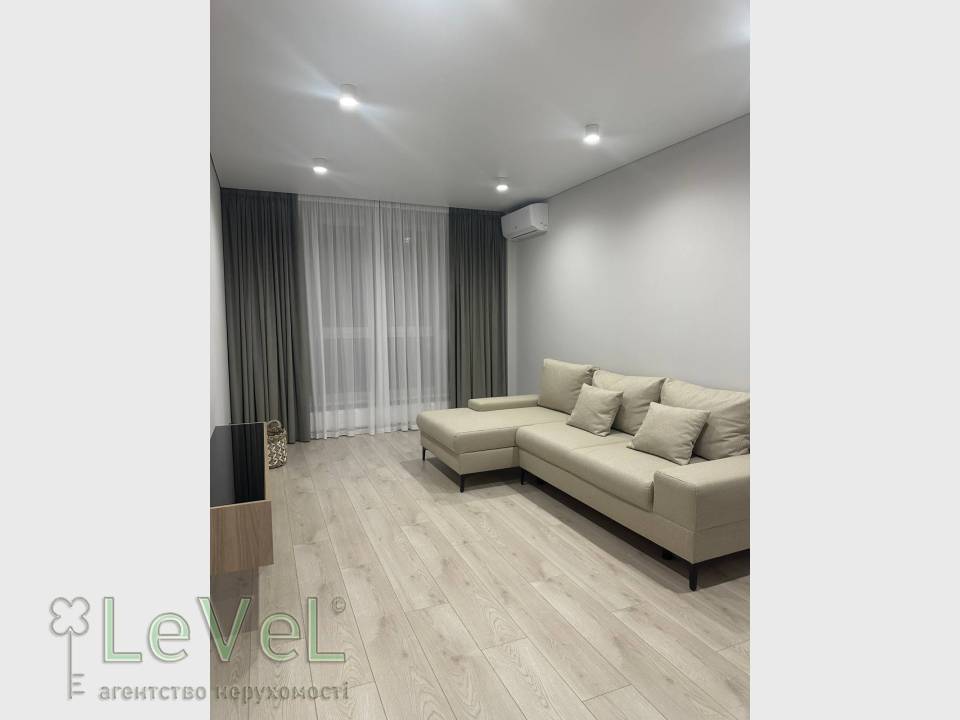 1000variantiv Real Estate